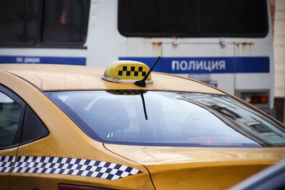 В Твери таксист избил девушку и отобрал у нее телефон