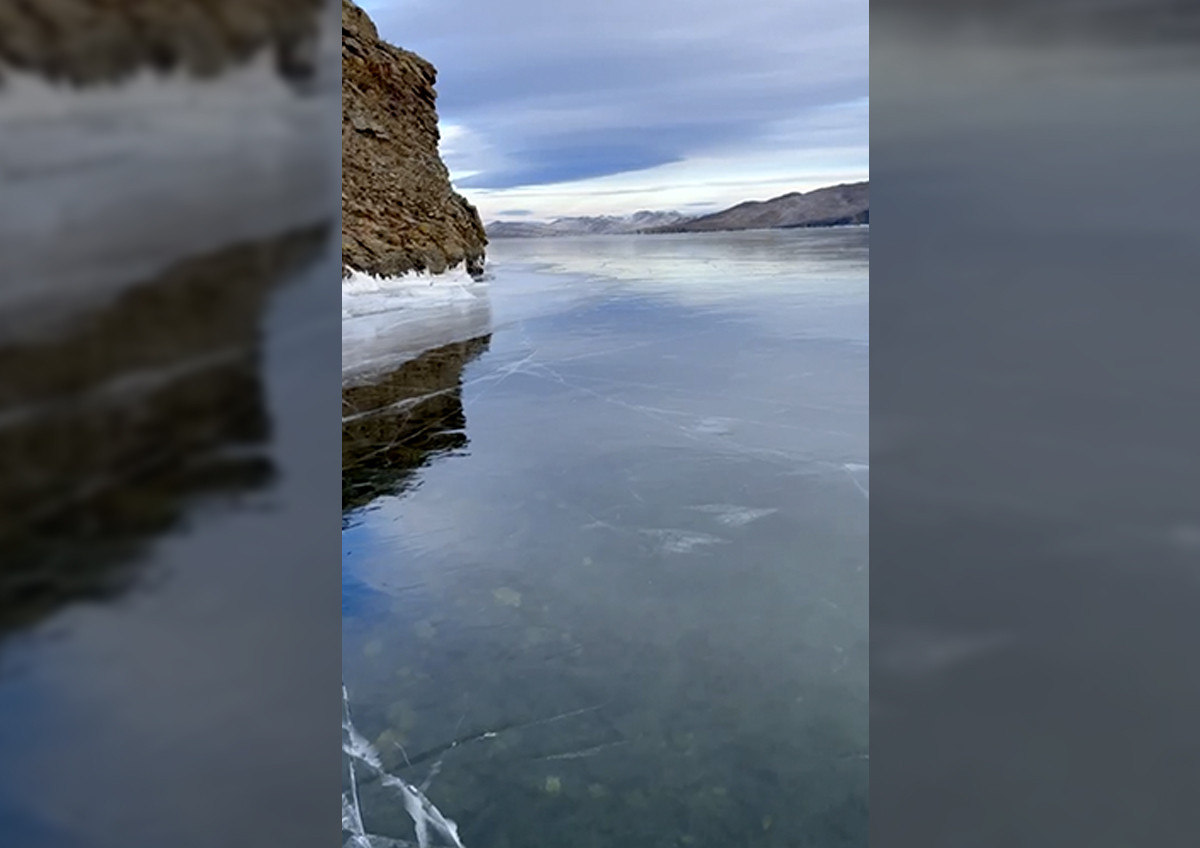 Байкал затягивается льдом