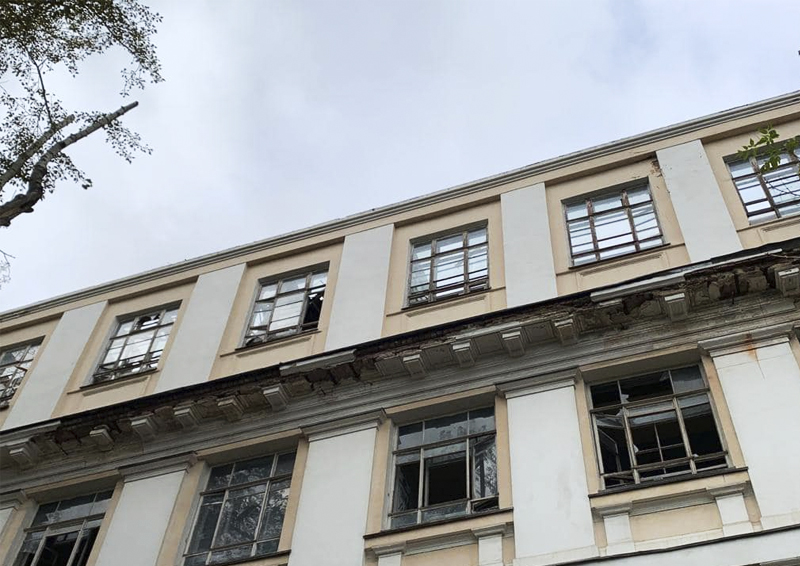 Памятник архитектуры в Немецкой слободе больше месяца стоит без крыши 