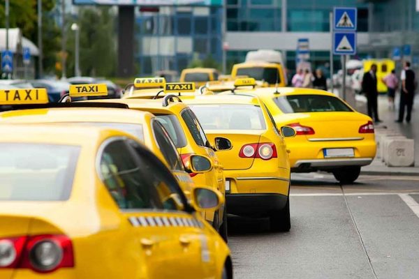 Московская автоинспекция выявила около 5 тысяч нарушений в работе таксистов 