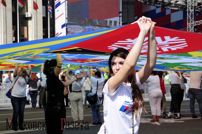 В Москве установили очередной рекорд: пока только по размеру флага