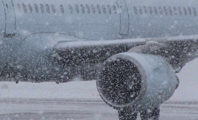 СМИ: в аэропорту «Шереметьево» самолет едва не столкнулся со снегоуборщиком