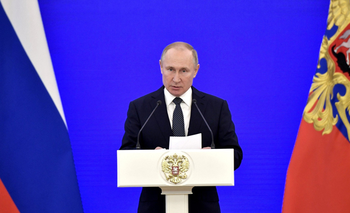 Политологи оценили вероятность введения военного положения в России