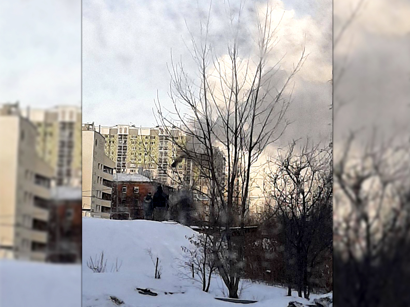 Из горящей квартиры в Москве спасли 4 человека