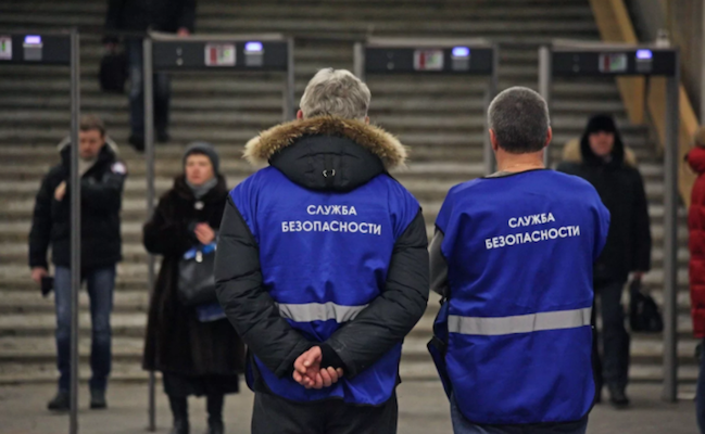  Охранники московского метро задержали сотрудника спецслужб, переодетого в террориста