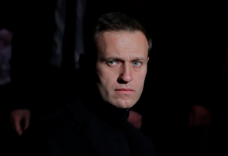 «Диагноз Навального для его сторонников и противников — это вопрос веры»: эксперт прокомментировала общественную дискуссию о причинах случившегося 