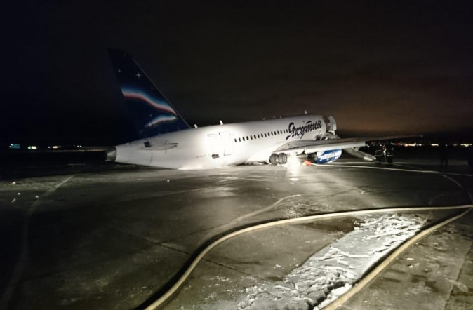 Более 20 рейсов отменены после ЧП с самолетом в аэропорту Якутска