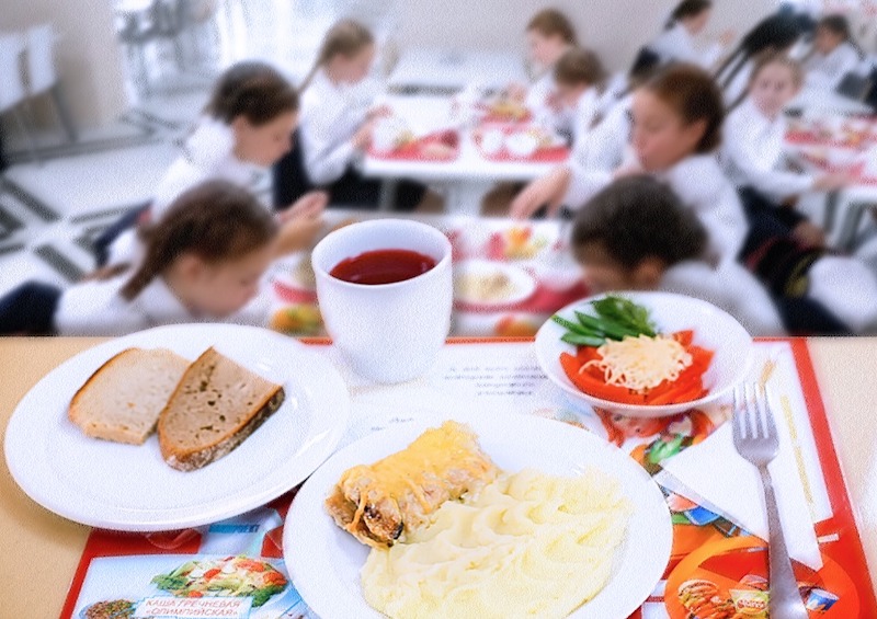 Ситуация на рынке школьного питания Санкт-Петербурга может нанести удар по имиджу власти