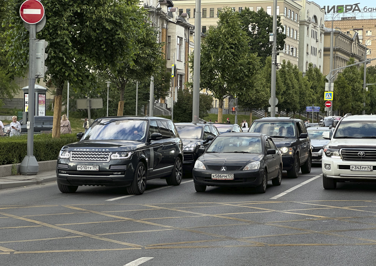 МАДИ усилит контроль за парковкой на некоторых улицах Москвы