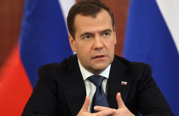 Медведев пообещал увеличить зарплаты преподавателям