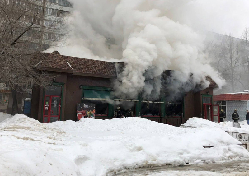 Почти 30 пожарных и 9 единиц техники понадобилось для тушения загоревшегося ресторана в подмосковном селе