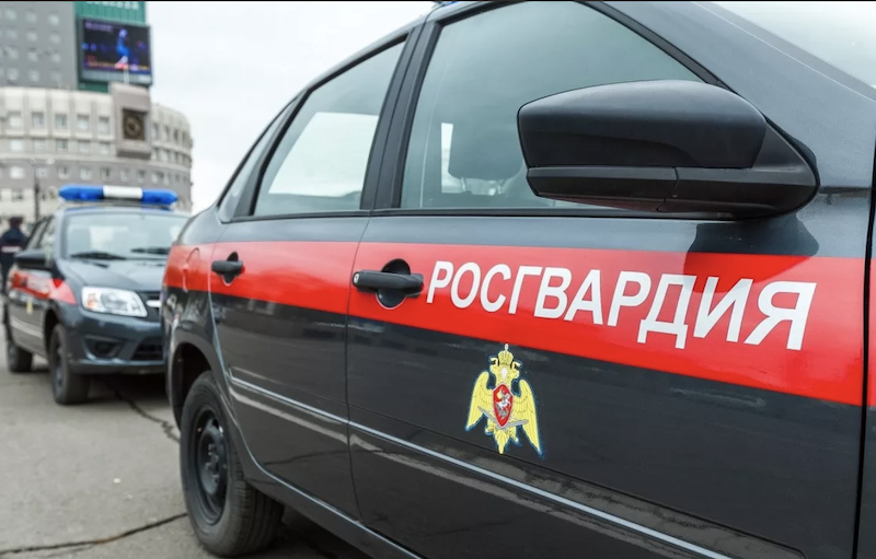 В Москве трое приезжих ограбили таксиста, угрожая ножом 