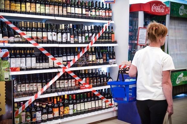 Продажу алкоголя на майские праздники могут ограничить
