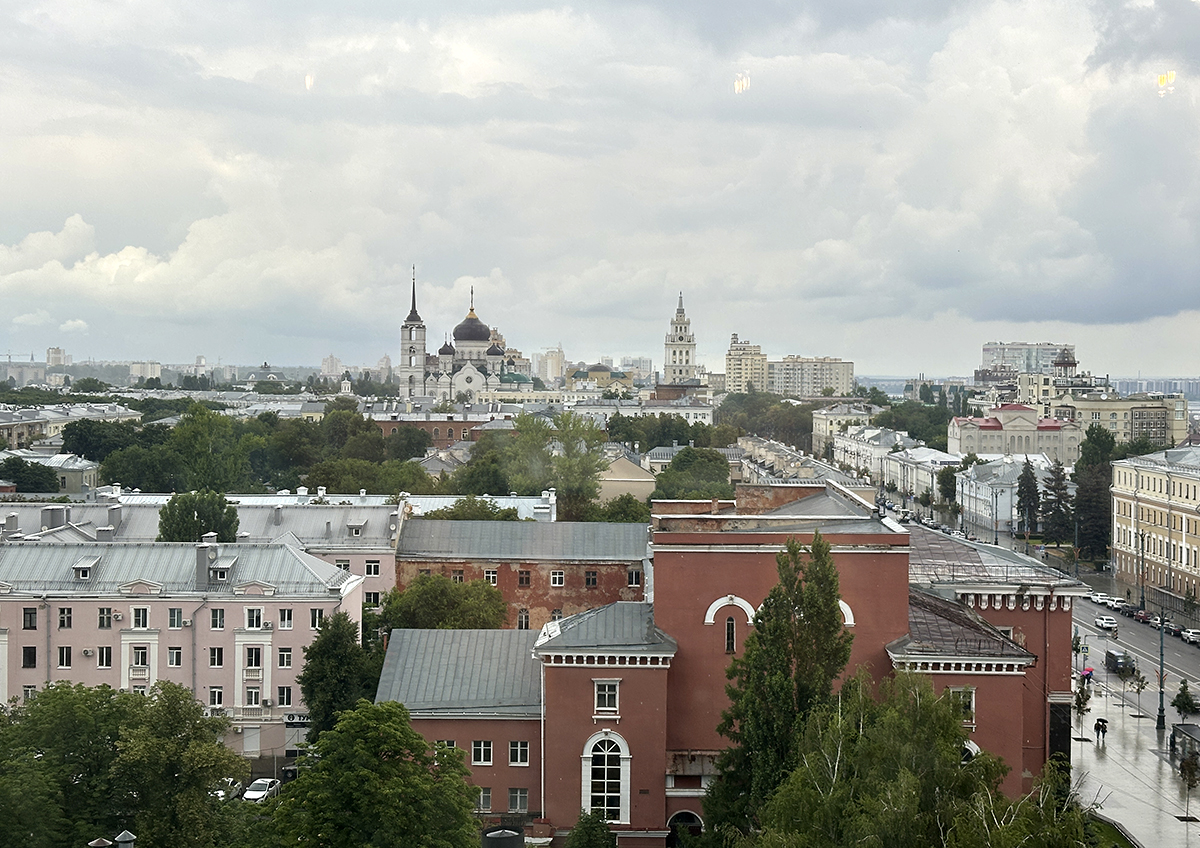 В Воронеже перед жарким летом рвутся коммуникации