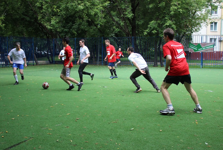В ход пошел футбол: москвичи изобретают новые способы защиты от точечной застройки