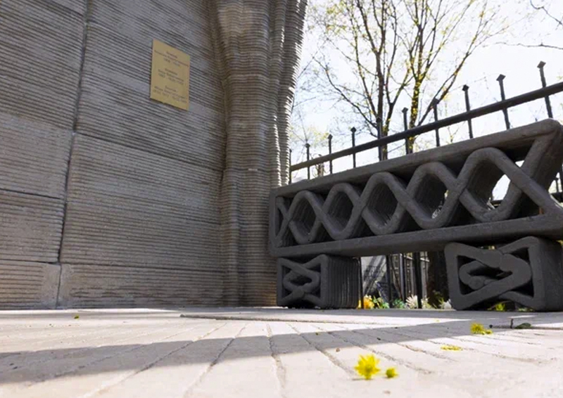 На Ваганьковском кладбище Москвы появился первый в мире надгробный монумент, изготовленный на 3D-принтере