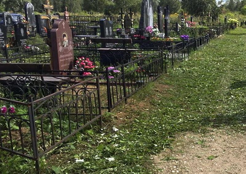 Жители Подмосковья столкнулись с трудностями при замене могильных оград