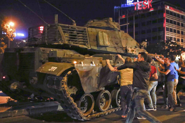  При попытке государственного переворота в Турции погибли 194 человека