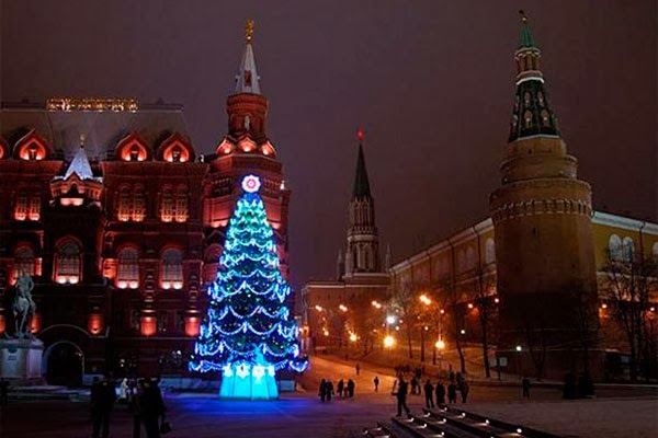 Новогодние ёлки в столице начнут убирать 15 января