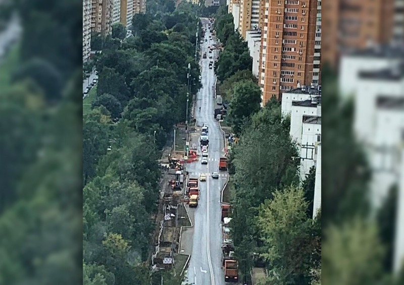 Четырехполосный бульвар на севере Москвы превратили в «пьяную проселочную дорогу» 