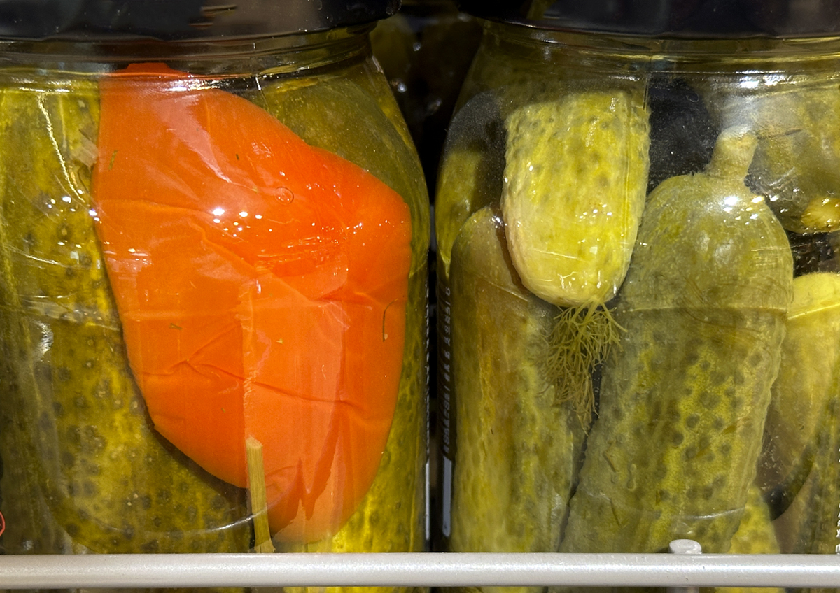 Врач Соломатина назвала признаки ботулизма в консервах и закрутках