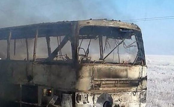 Более 50 человек сгорели в автобусе на трассе в Казахстане 