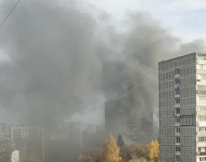 На юго-западе Москвы горит новостройка 