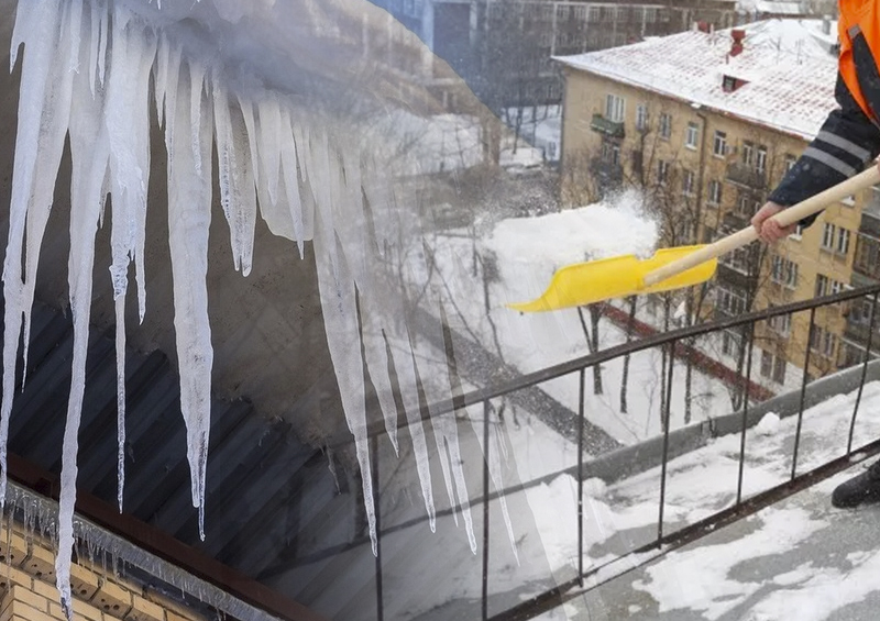 В центре Москвы во время чистки крыши дома пенсионерку едва не убила ледяная глыба