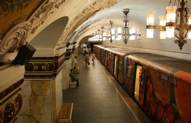 В московском метро появятся стикеры, предупреждающие пассажиров о возможных кражах и ограблениях