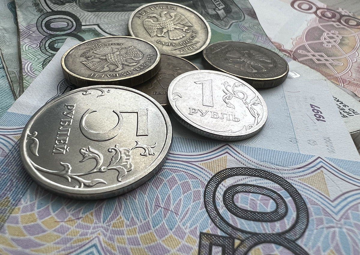 Закупка валюты Минфином будет ослаблять рубль, но постепенно