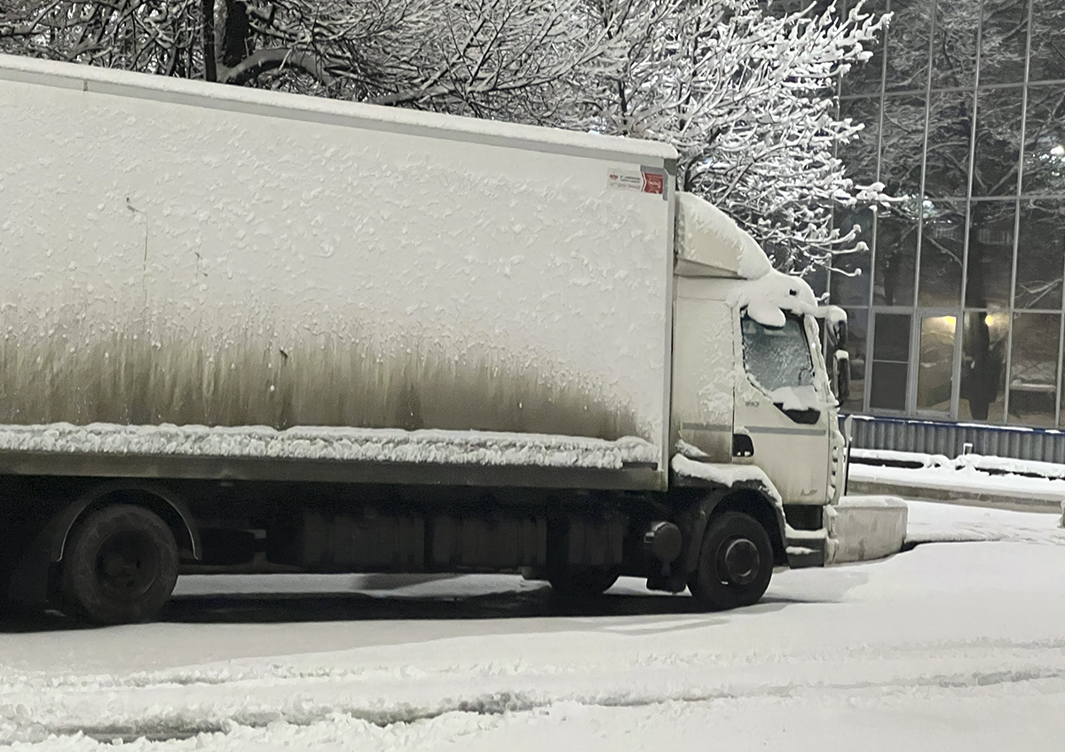 Перевозчики несут убытки из-за нерасчищенных дорог