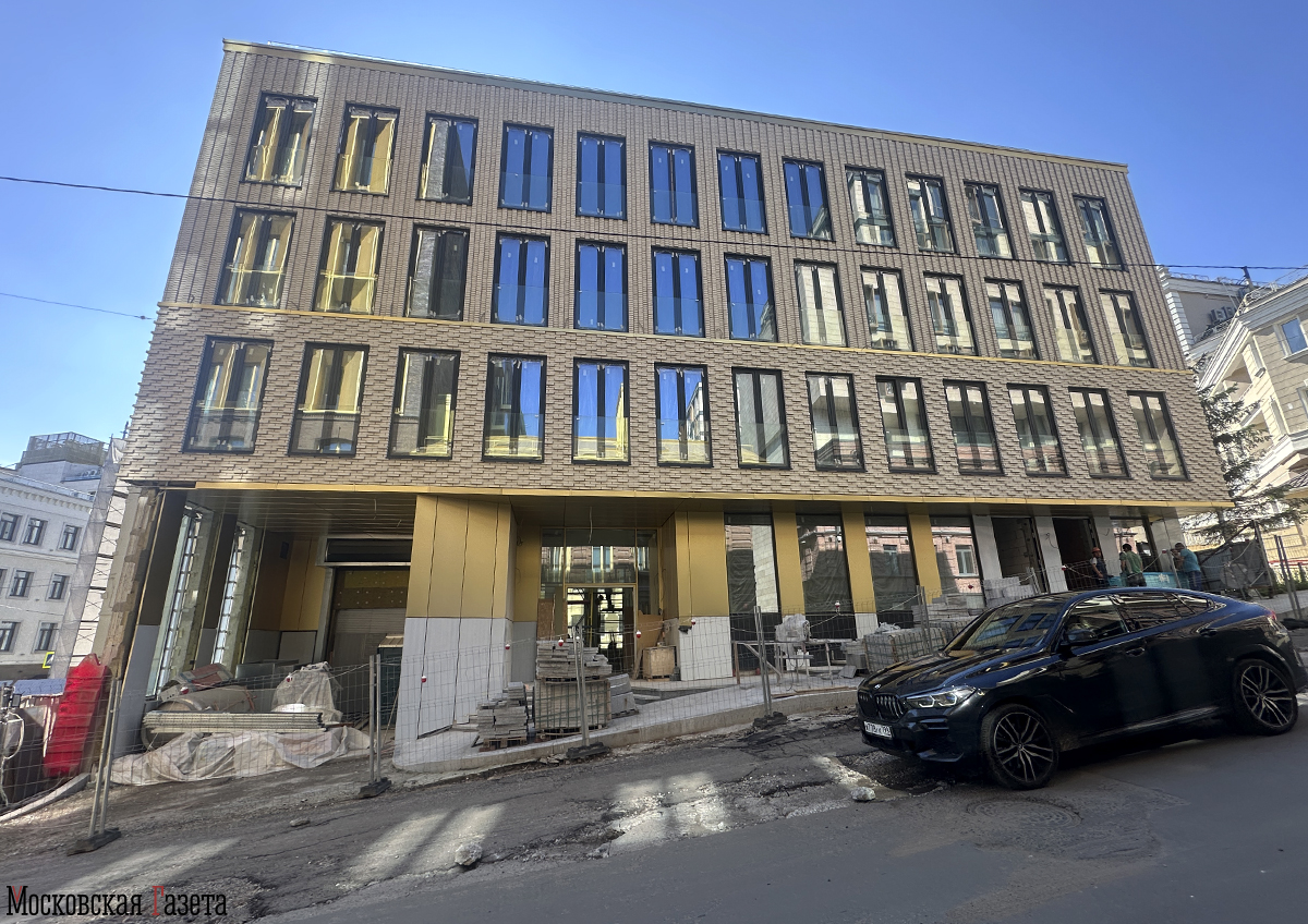 Названо условие завершения конфликта вокруг парковки в Серебряническом переулке Названо условие завершения конфликта вокруг парковки в Серебряническом переулке