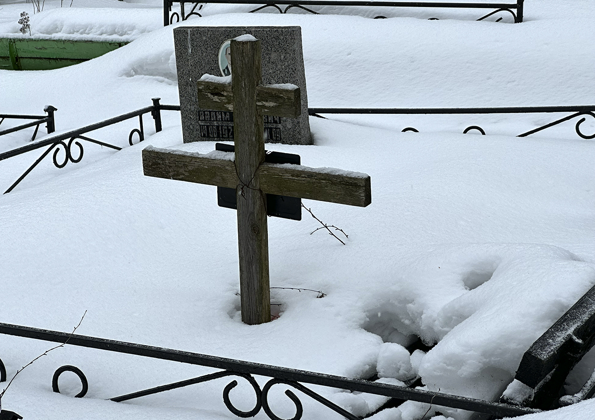 В Подмосковье в сильные морозы могилы копают бензопилами