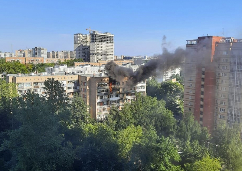 Огонь охватил три квартиры в Одинцово