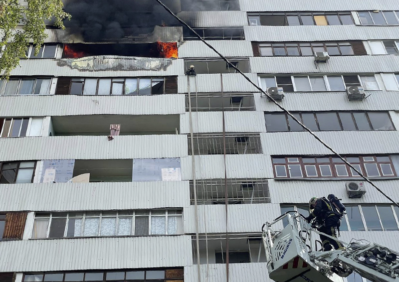 Десять пожарных машин понадобилось для тушения квартиры в Выхино-Жулебино