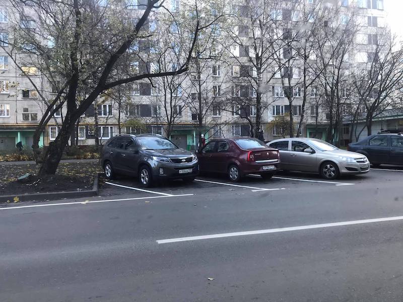 Москвичи сообщили об очередном урезании парковочных мест