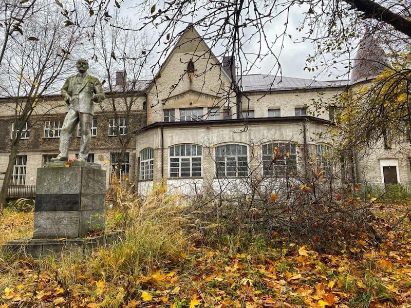 Бомжи могут сжечь заброшенный особняк Патрикеева в Москве 