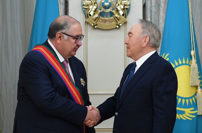 Назарбаев наградил Усманова орденом Дружбы I степени