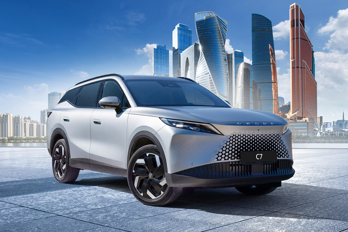 OMODA C7 и JAECOO J8: два флагмана, две философии OMODA C7 и JAECOO J8: два флагмана, две философии
