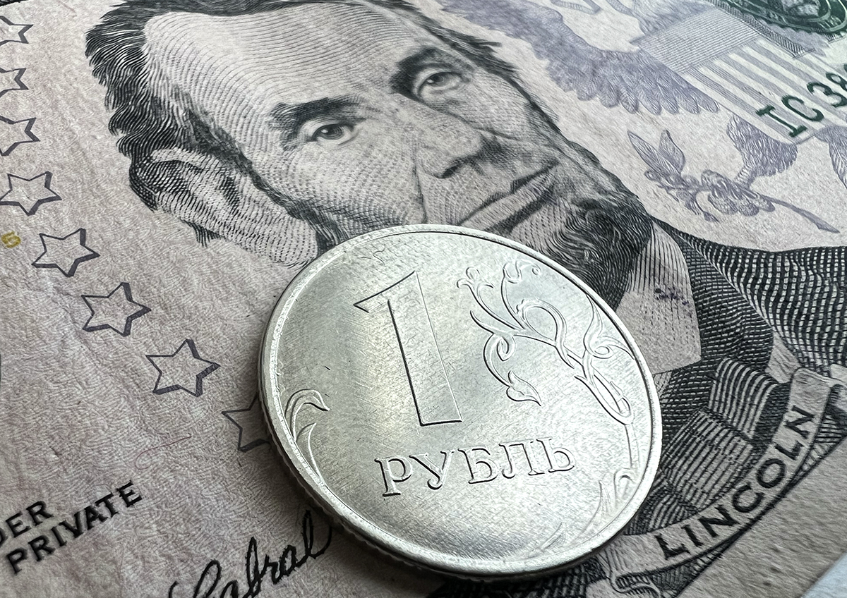 Аналитики рассказали, сколько будет стоить доллар в марте и что будет с рублем