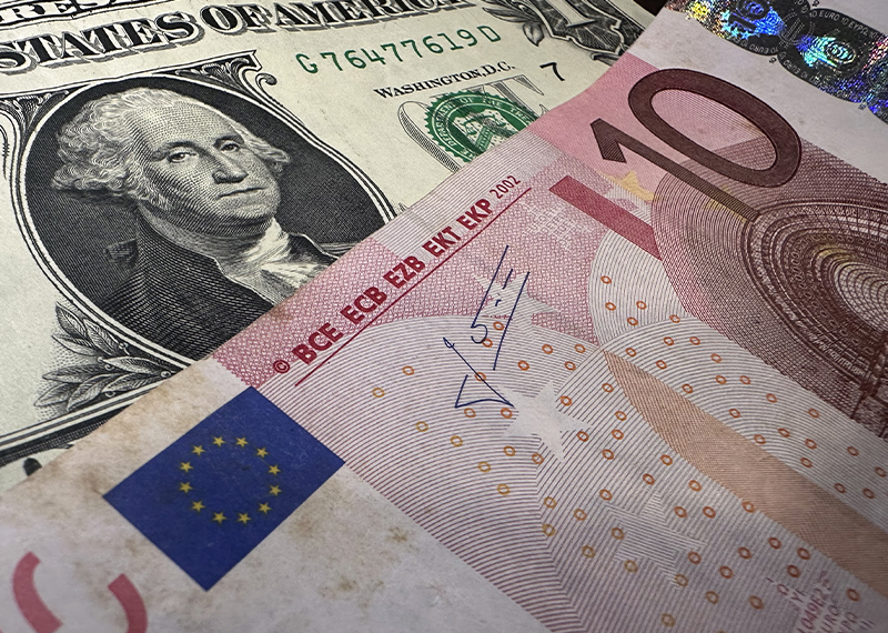 Как противостояние доллара и евро отразится на рубле