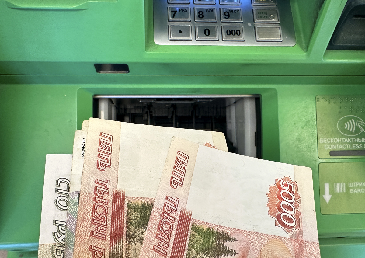 Россияне могут начать запасаться наличными деньгами Россияне могут начать запасаться наличными деньгами