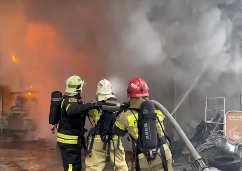 Пожар на рынке стройматериалов в Саларьево ликвидирован