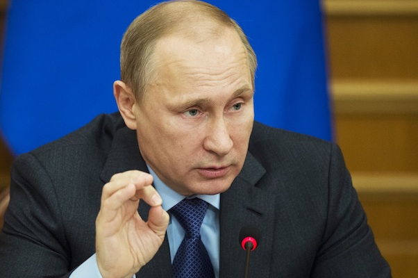 Путин поручил ФСБ при задержании не брать террористов в плен, в случае угрозы