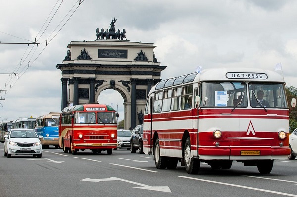 В День московского транспорта в парках столицы пройдут экстрим–шоу и выставка ретроавтомобилей
