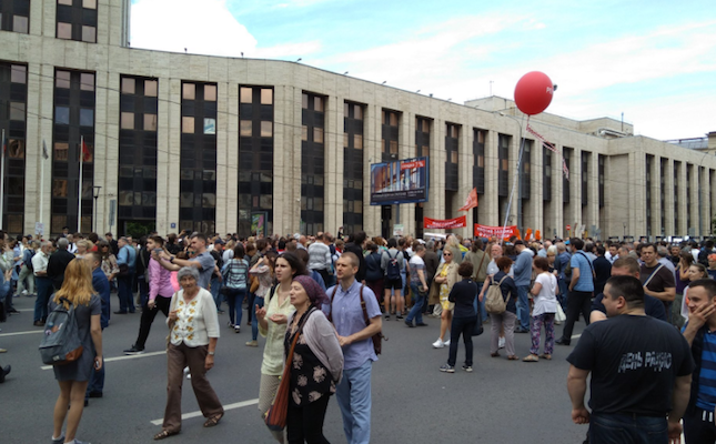 На полупустом проспекте Сахарова 12 июня собрались противники реновации 