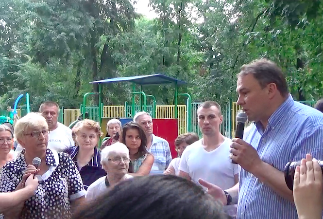  Жители Выхино устроили кандидату Петру Толстому «проверку на прочность»