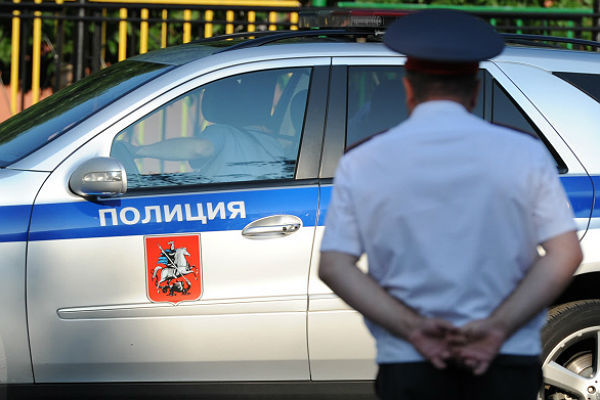 Лжеполицейские похитили у москвича деньги, телефон и банковскую карту 
