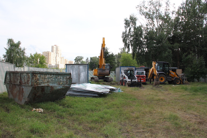 Жителям удалось остановить незаконное строительство на территории Жулебинского леса 