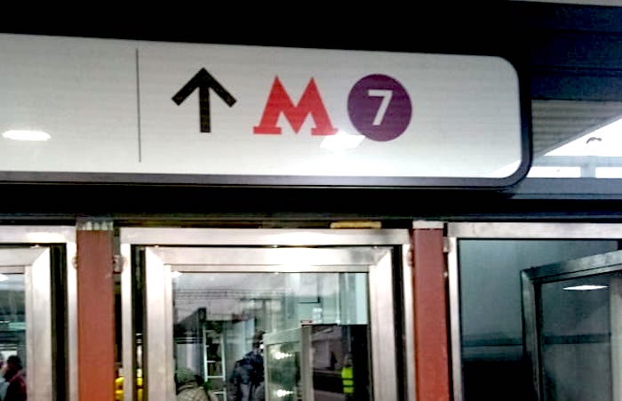 Пассажиры московского метро просят пускать пустые составы на на станции метро Кузьминки (ТКЛ)